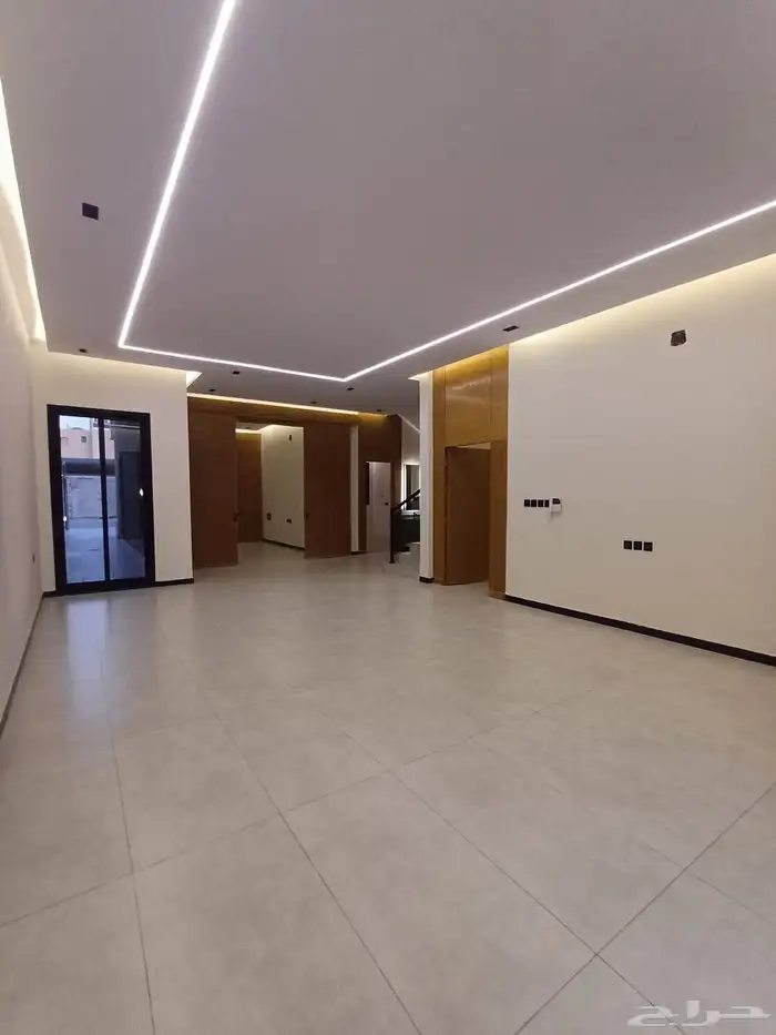 للبيع تاون هاوس ارضي حي الجنادرية 3