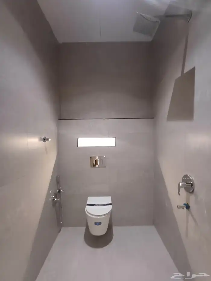 للبيع تاون هاوس ارضي حي الجنادرية 6