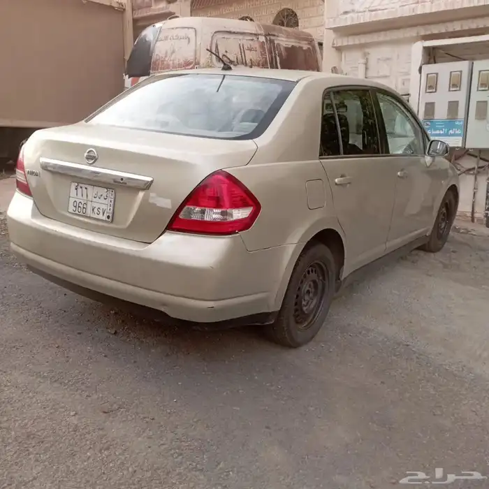 Nissan TIIDA 3