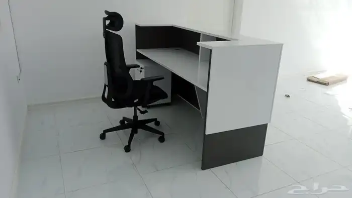 كاونتر استقبال فخم لون بني و ابيض متوفر 2