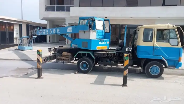 تأجير كرينات من7طن الي 500 750 1200طن فوركلفت جميع المقاسات 7