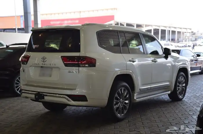 تويوتا لاند كروزر GXR L 4 2023 3