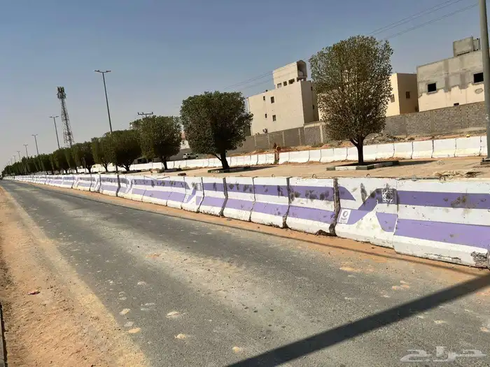 حواجز خرسانيه مستخدمه في حوطة بني تميم 6