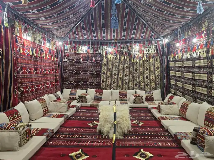 يوجد لدينا كراسي وطاولات وكانت ثلاثي ومفرد صبابين وصبابات 9