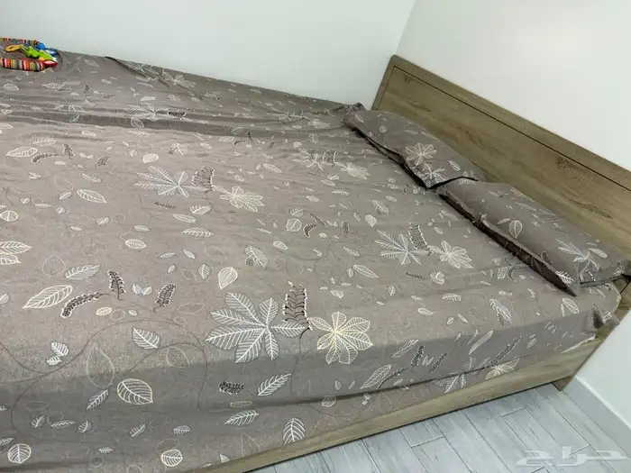 سرير بالمرتبه 1