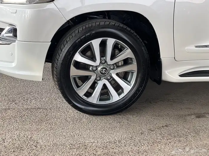 لاندكروزر نصيف سعودي 2016 VX.R 24