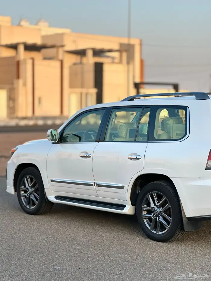 للبيع جيب لكزس LX570 DD موديل 2015 3