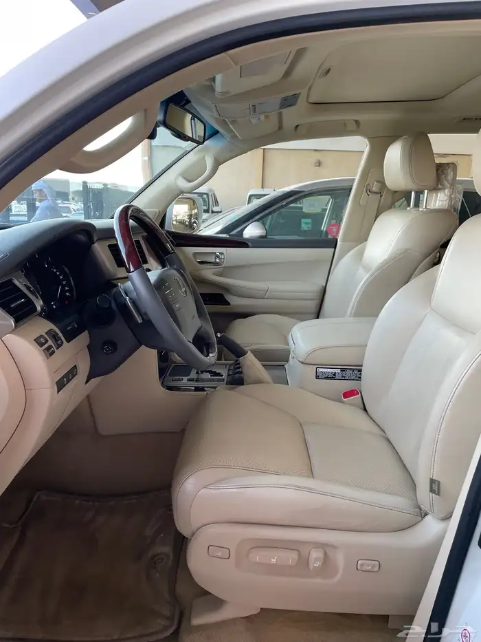 للبيع لكزس LX570 دي دي 2014 فل كامل عبداللطيف عداد 86 الف 10