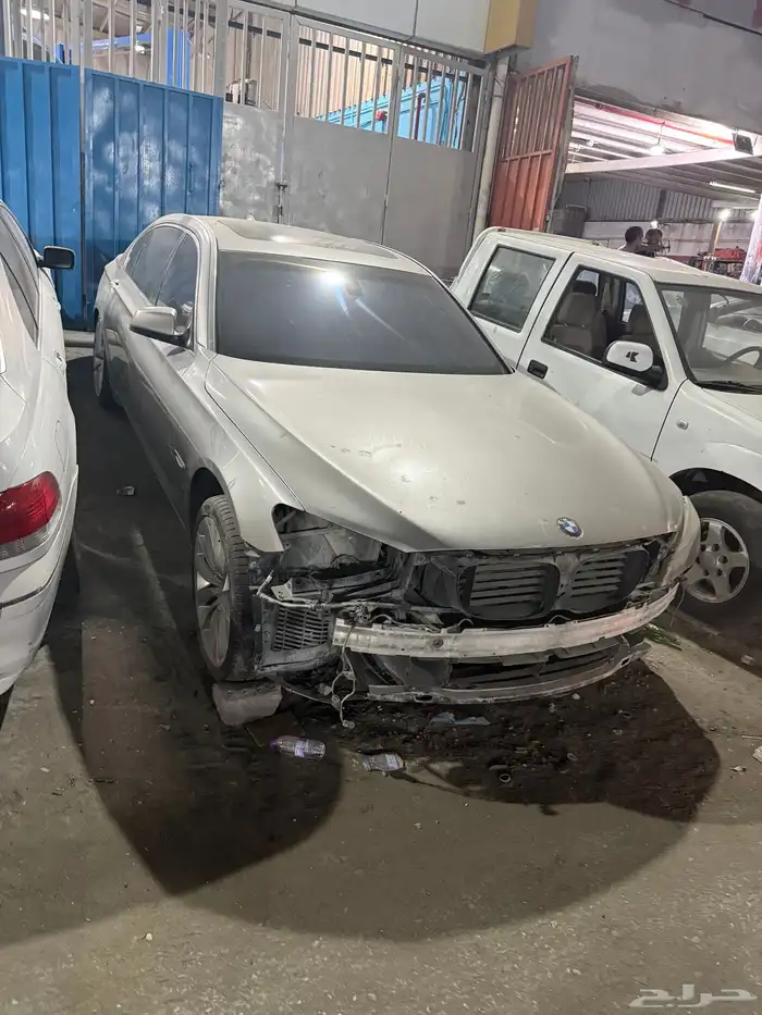 للبيع bmw قطع غيار فقط 730 موديل 2012 7