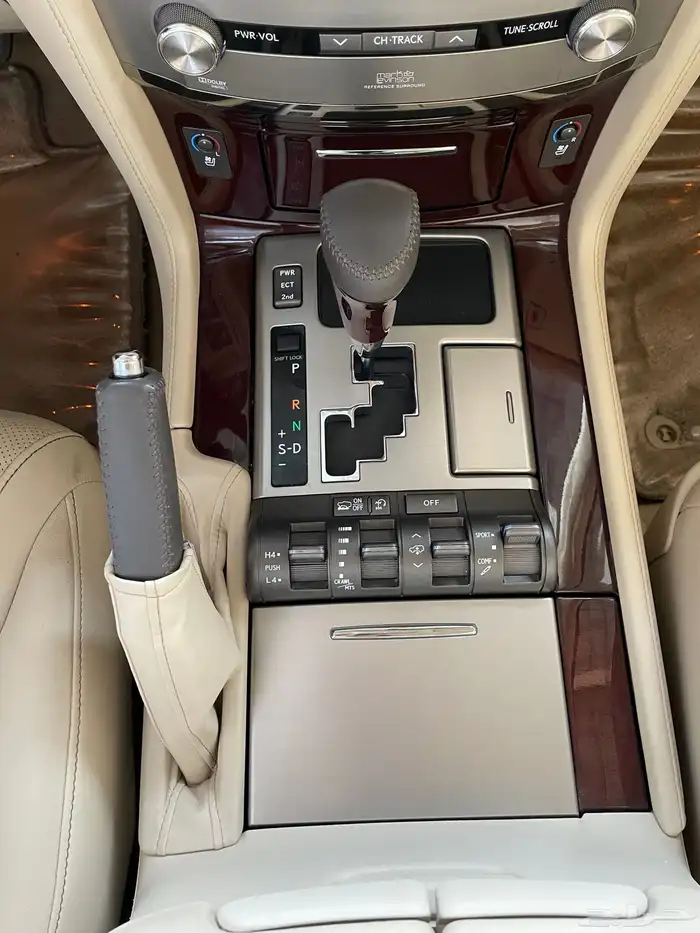 للبيع لكزس LX570 دي دي 2014 فل كامل عبداللطيف عداد 86 الف 19