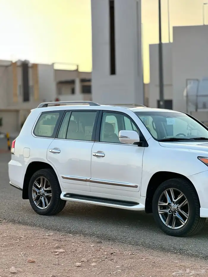 للبيع جيب لكزس LX570 DD موديل 2015 9