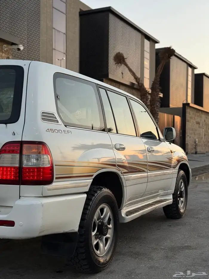 لاندكروزر GXR جكسار قير عادي اساس فل 2006 بريمي 13