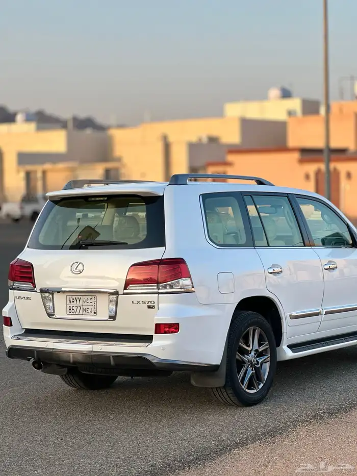 للبيع جيب لكزس LX570 DD موديل 2015 5
