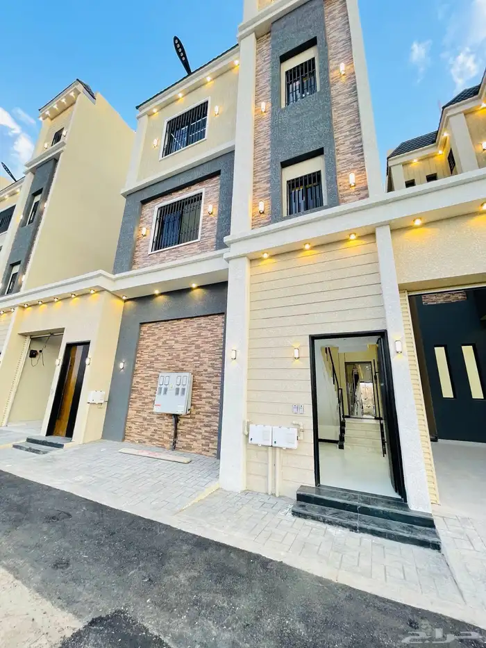 للبيع شقق تمليك علوي مع سطح موقع متميز جدا وسط الخدمات 23