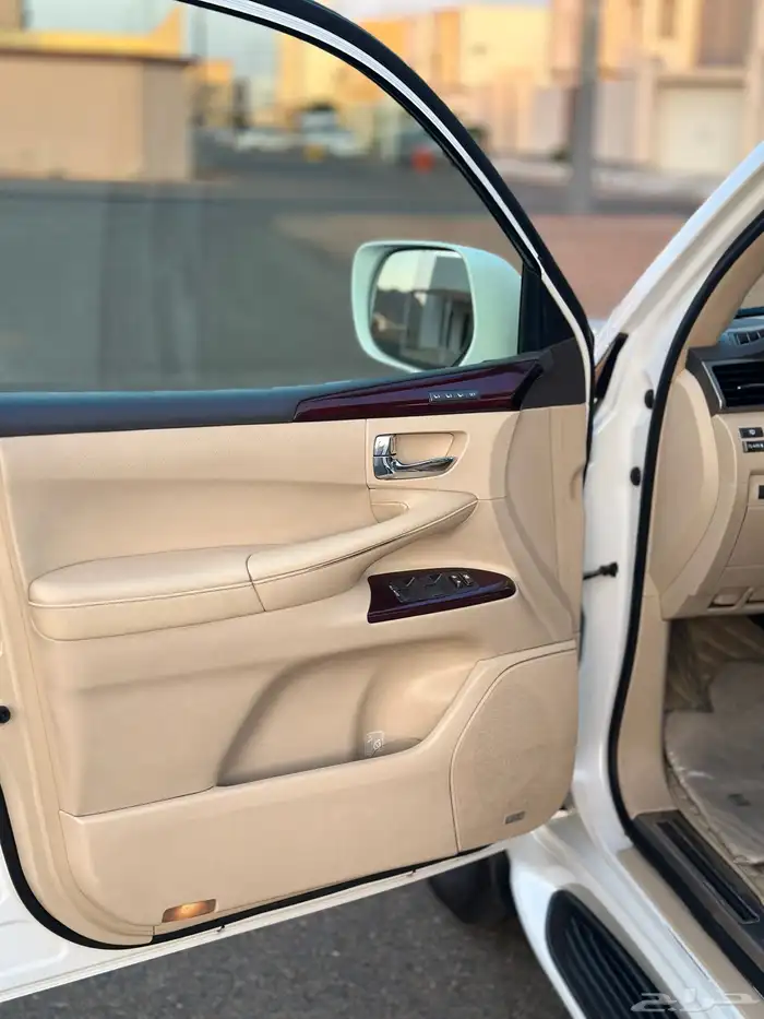للبيع جيب لكزس LX570 DD موديل 2015 17