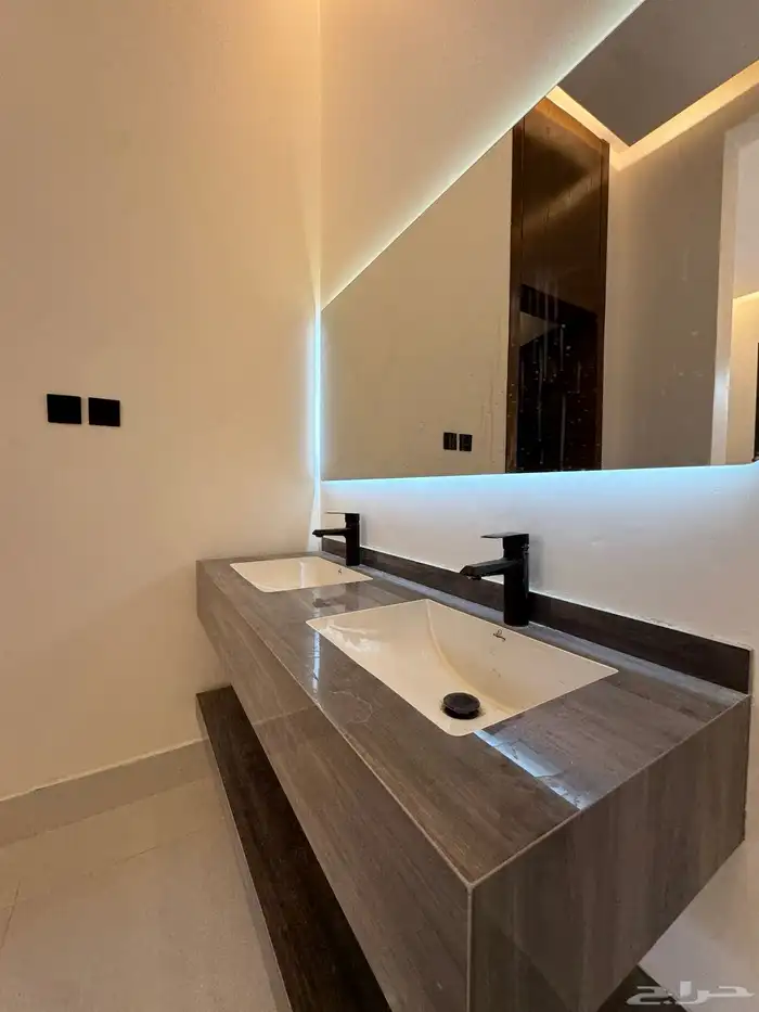 للبيع دور الخرج حي الملقا 3