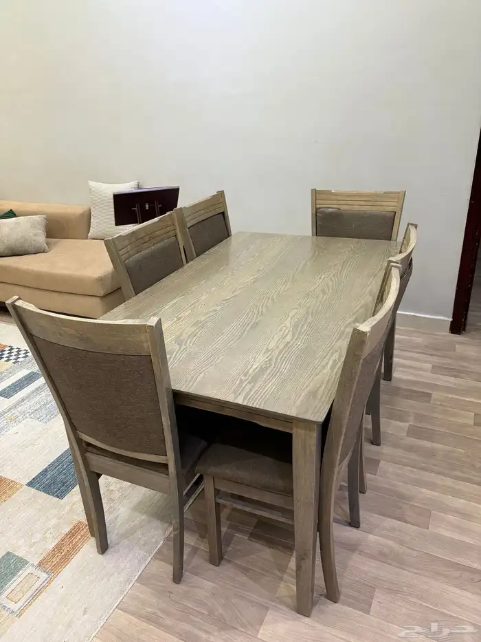 طاولة طعام 2