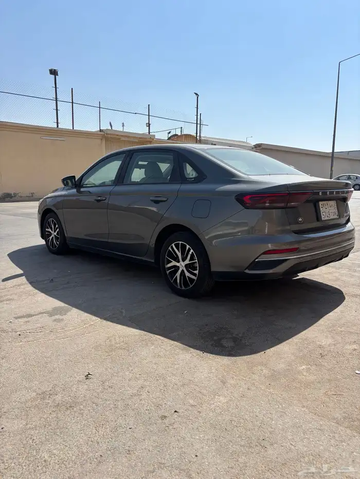 جيلي ام جراند 2023 4