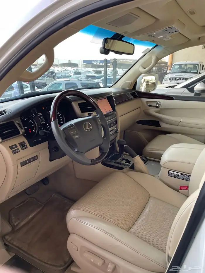 للبيع لكزس LX570 دي دي 2014 فل كامل عبداللطيف عداد 86 الف 11