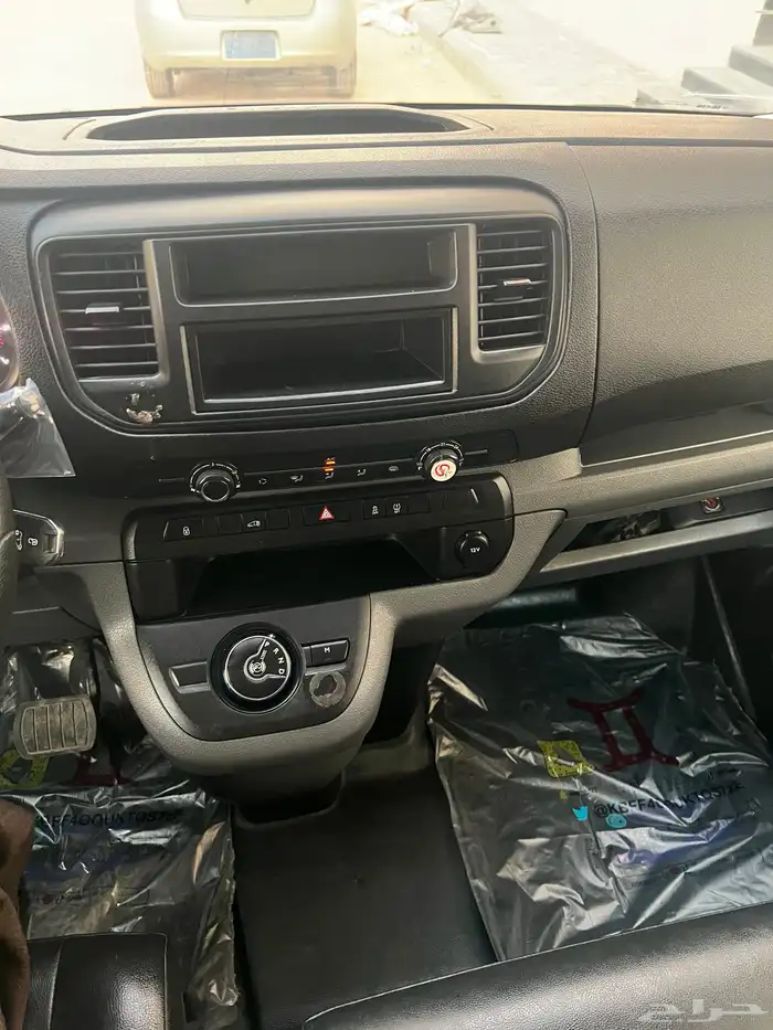 بيجو اكسبريت 2020 8