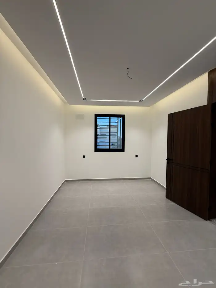 للبيع شقق علويه بسطح خاص بموقع مميز بحي الراقي ع برحه مسجد 14