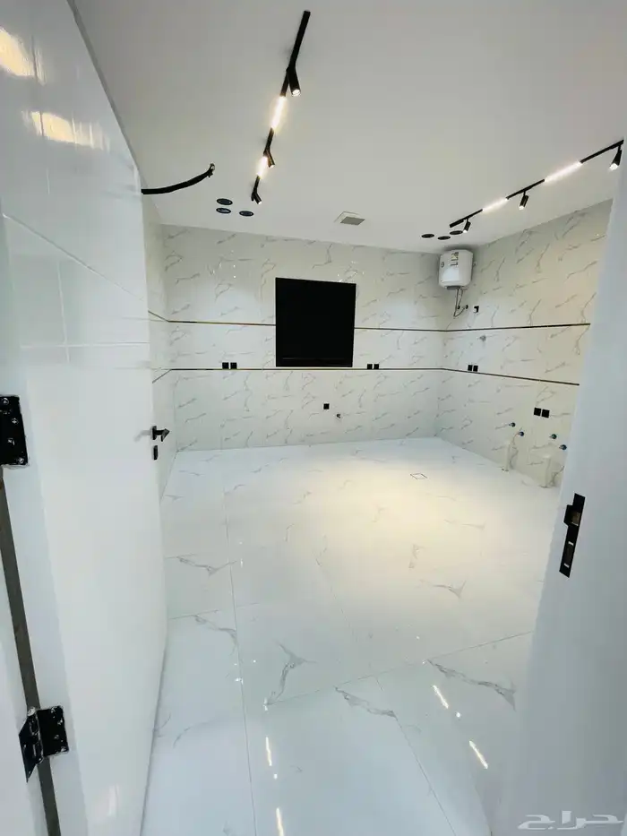 للبيع شقق علوي مع سطح مصعد راكب حي الإسكان بسعر 550 الف 14