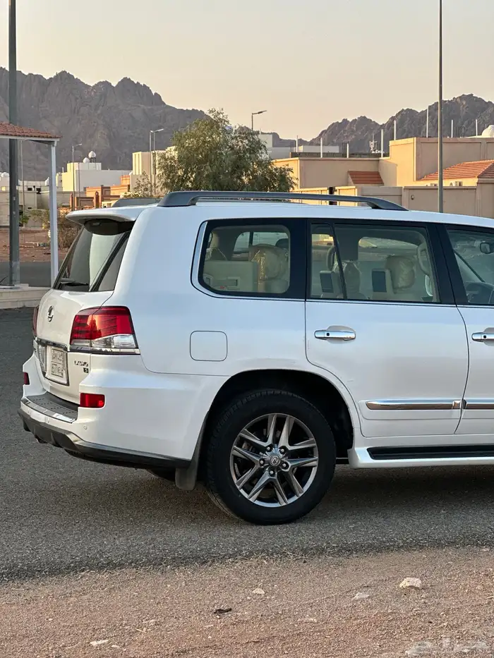 للبيع جيب لكزس LX570 DD موديل 2015 6