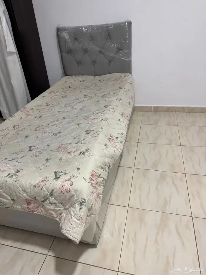 سرير شبه جديد بتغليفه 0