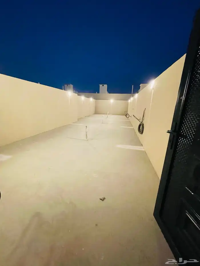 للبيع شقق علوي مع سطح مصعد راكب حي الإسكان بسعر 550 الف 27