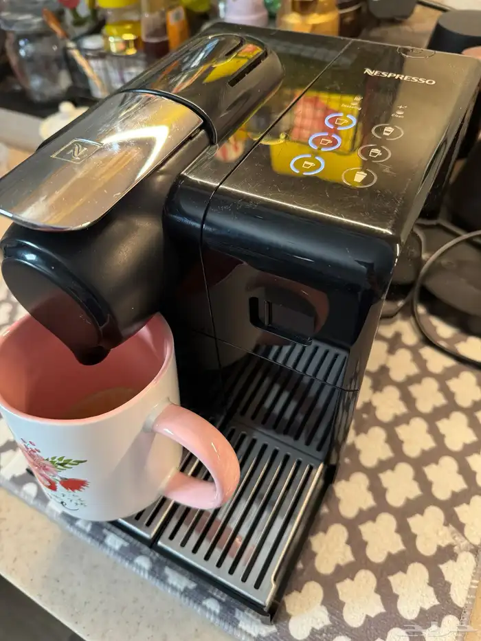 آله صنع القهوه نسبريسو 2