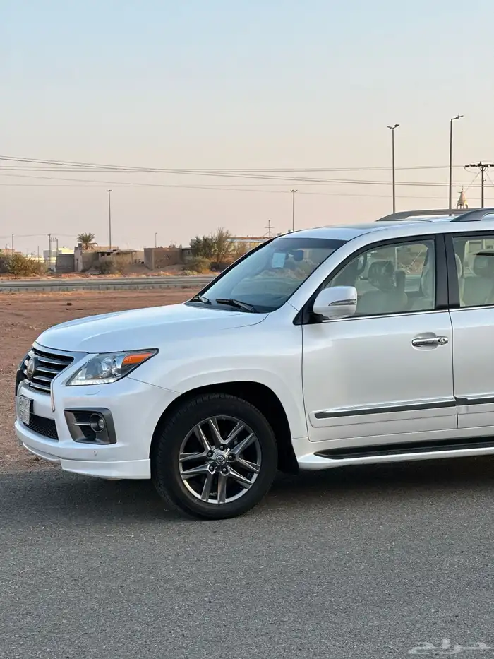 للبيع جيب لكزس LX570 DD موديل 2015 1