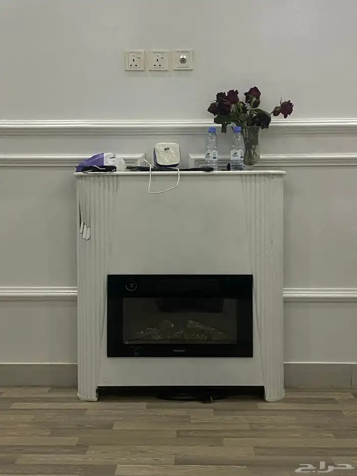 طاولة و مدفأة استخدام قليل جدا. 1