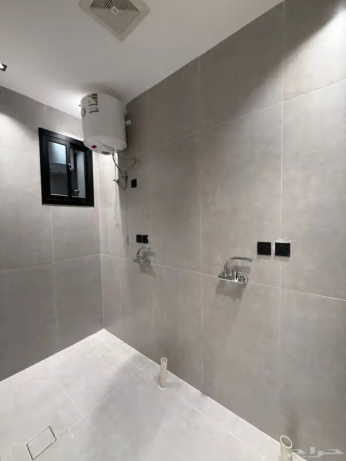 للبيع شقق علويه بسطح خاص بموقع مميز بحي الراقي ع برحه مسجد 13