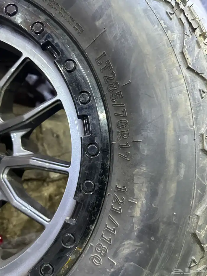 جنوط فيول 6 مسمار مع كفرات نص حجري مقاس 17 18