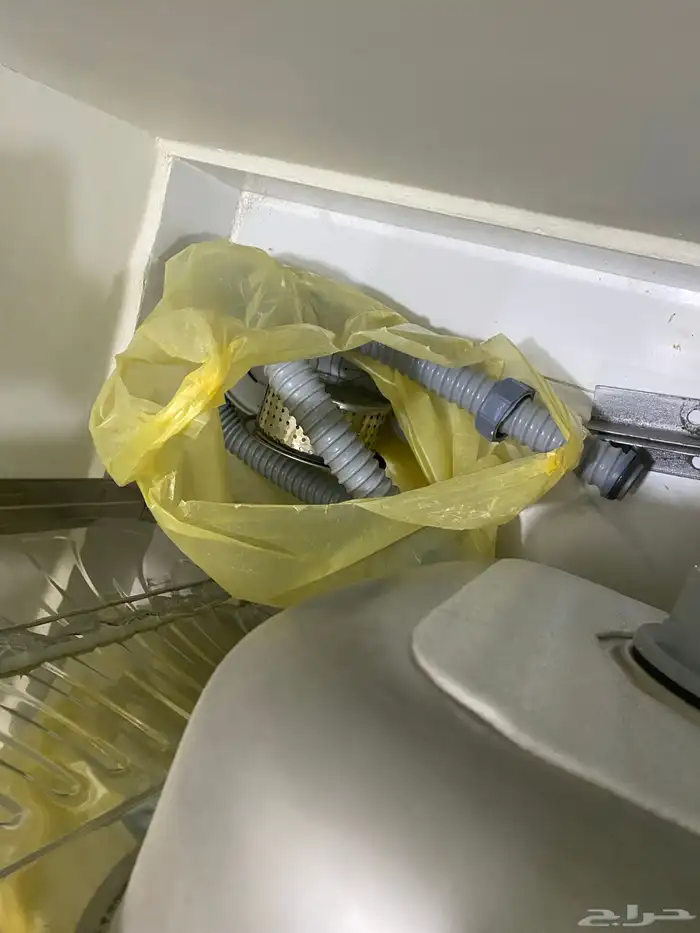 يوجد اثاث كنب هوم سنتر بحاله جيده و دولاب اطفال لبيع بريدة 13