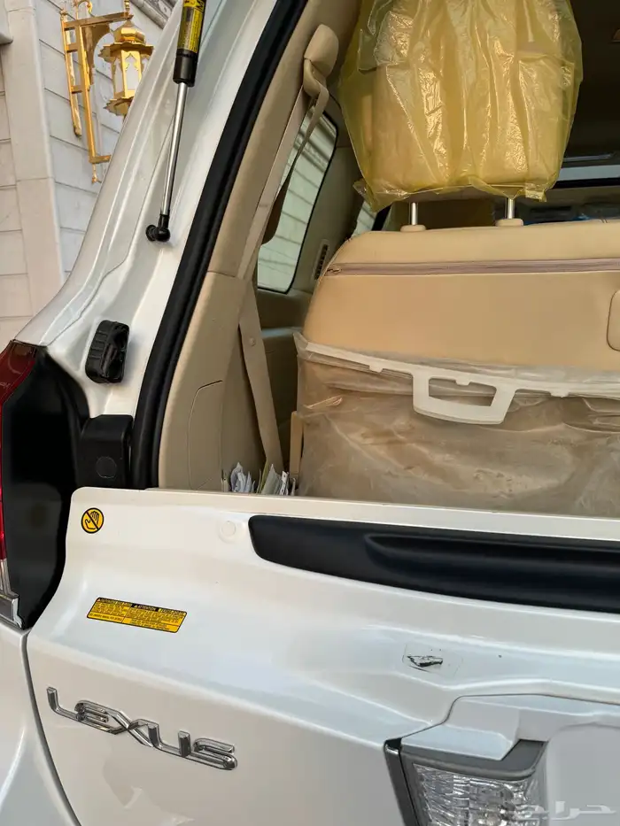 للبيع جيب لكزس LX 570 2014 S شبه الجديد 43