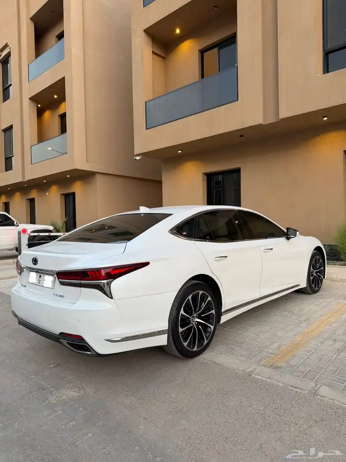 لكزس LS AA 6