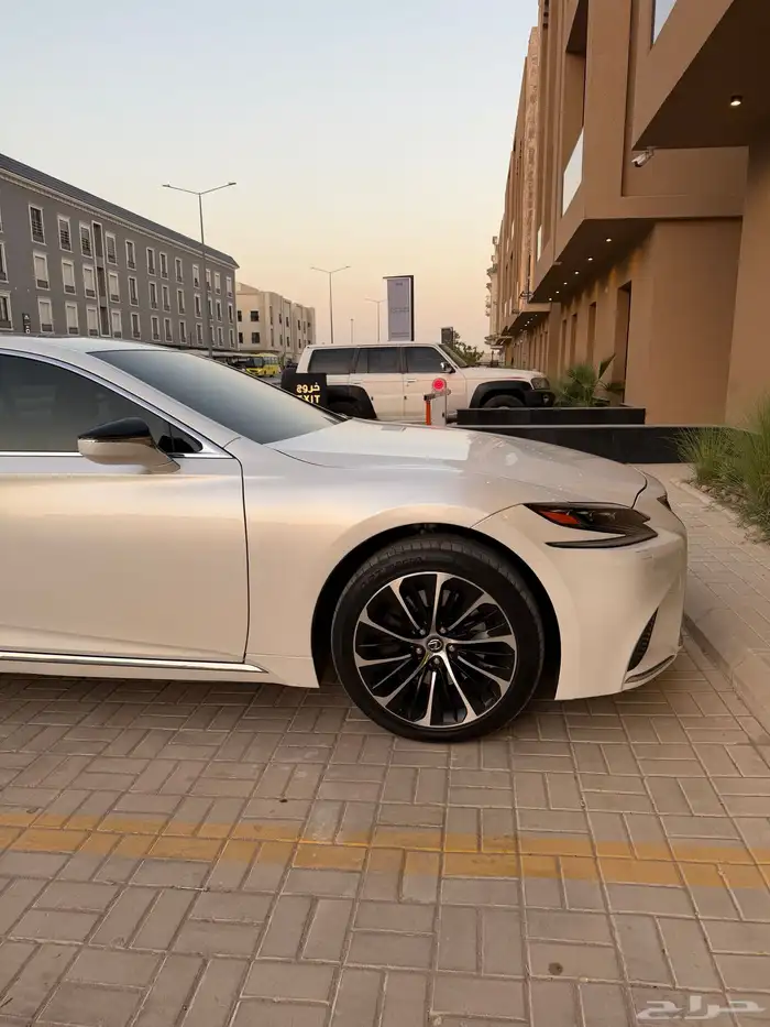 لكزس LS AA 0