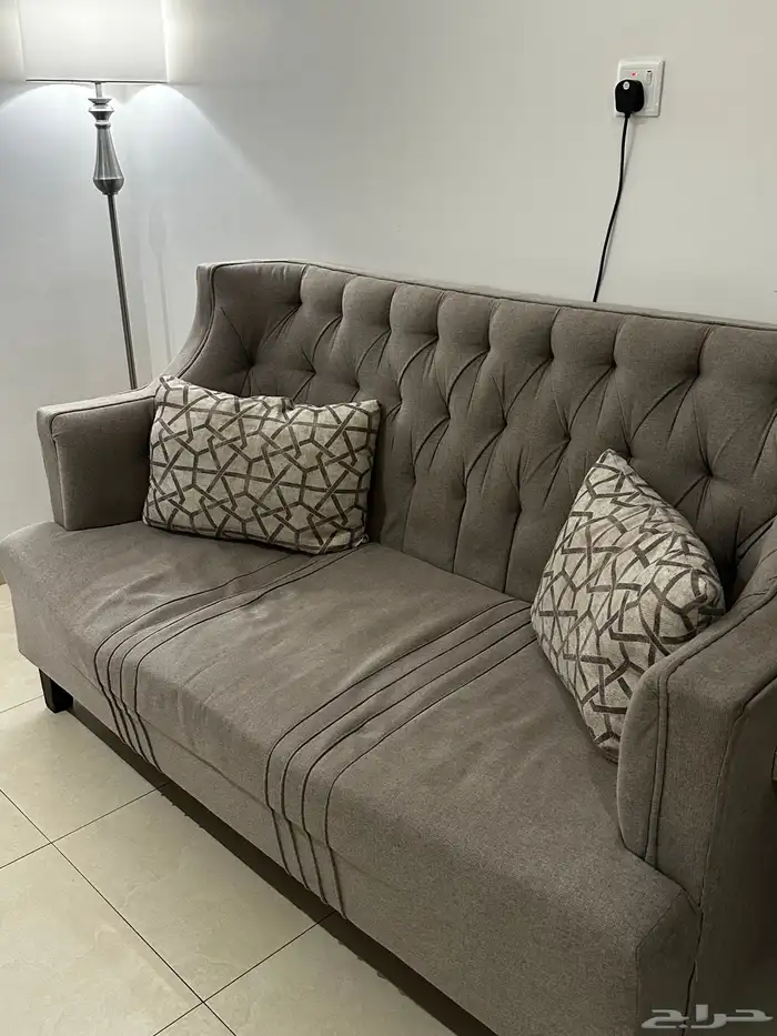 كنب 2 كبار و2 كراسي 1