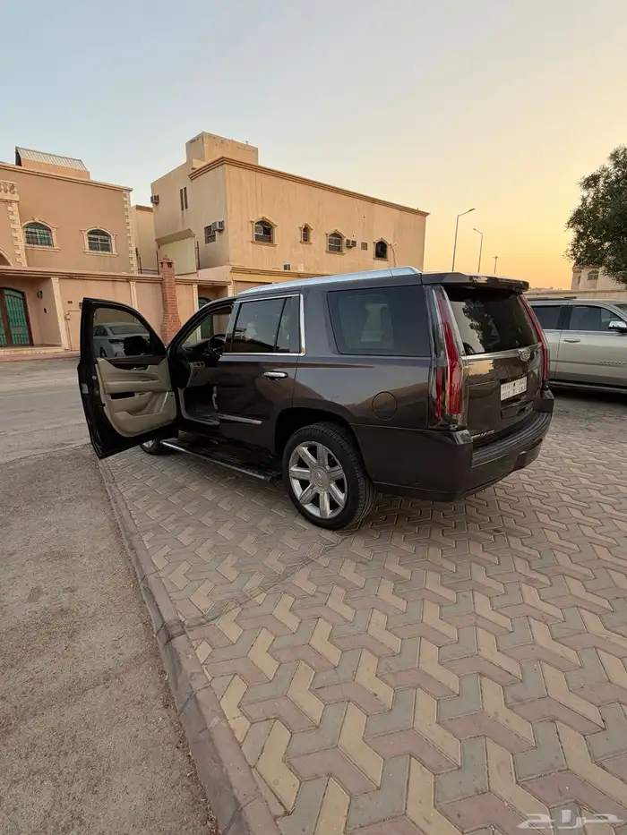 كاديلاك اسكاليد 4