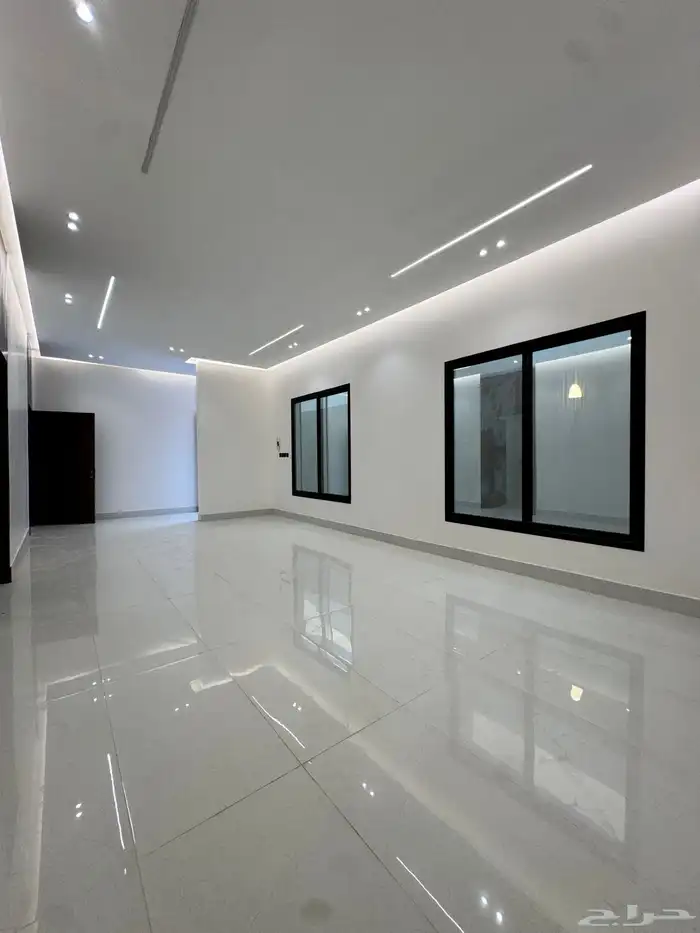 للبيع دور الخرج حي الملقا 7