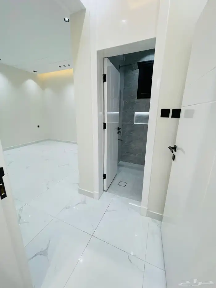 للبيع شقق علوي مع سطح مصعد راكب حي الإسكان بسعر 550 الف 19