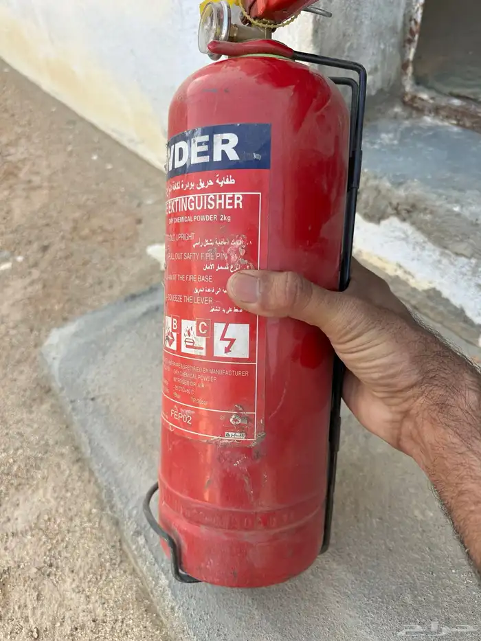 طفاية حريق ومثلث الطريق وطفاية دخان للبيع تايوتا 9
