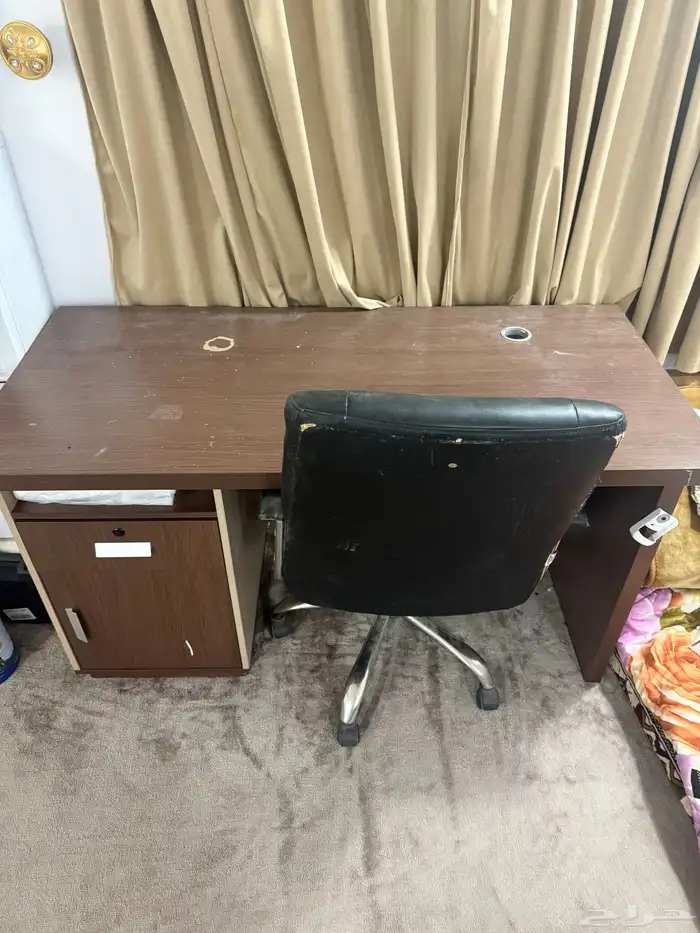 طاولة و كرسي 0