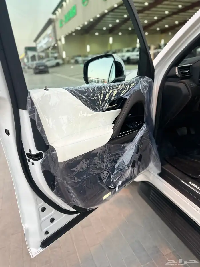 جيب لكزس موديل2023 فل كامل سعودي باقي على الضمان والصيانة 7