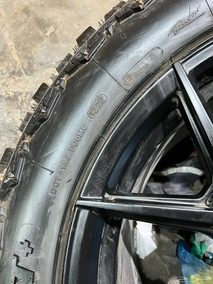 جنوط همر 6 مسمار مع كفرات حجري مقاس 325 50 22 4