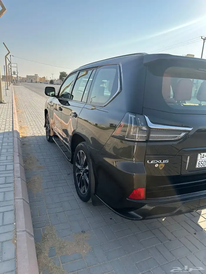 جيب لكزس اسود 2016 3