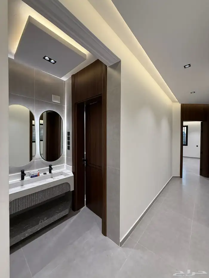 للبيع شقق علويه بسطح خاص بموقع مميز بحي الراقي ع برحه مسجد 6