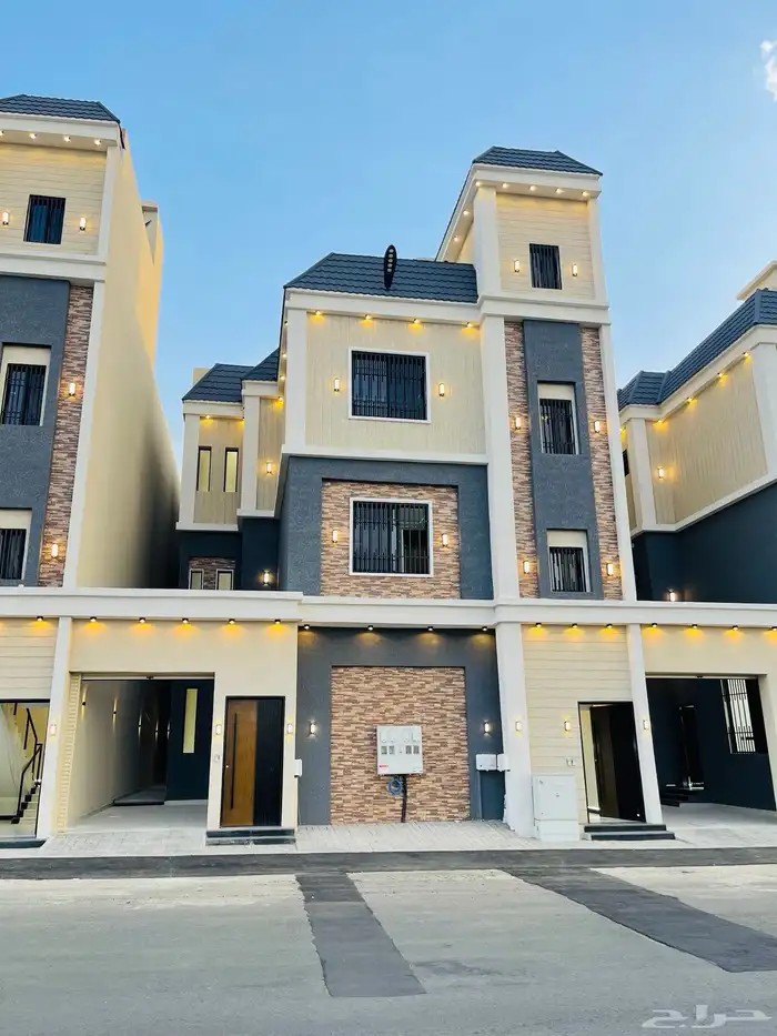 للبيع شقق تمليك علوي مع سطح موقع متميز جدا وسط الخدمات 24