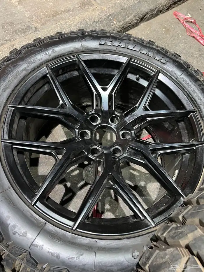 جنوط همر 6 مسمار مع كفرات حجري مقاس 325 50 22 9